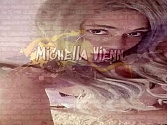 大屁股的拉丁裔妈妈Michella Vienna在高清视频中享受她的阴户扭曲。